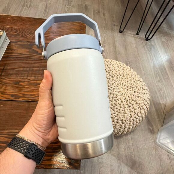 Stanley ICEFLOW Flip Straw Water Jug 40 oz White w/ Handle  Fog Color - Picture 5 of 8